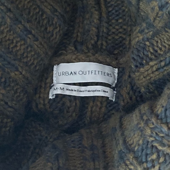 🍂UO Sweater size M - Picture 3 of 7